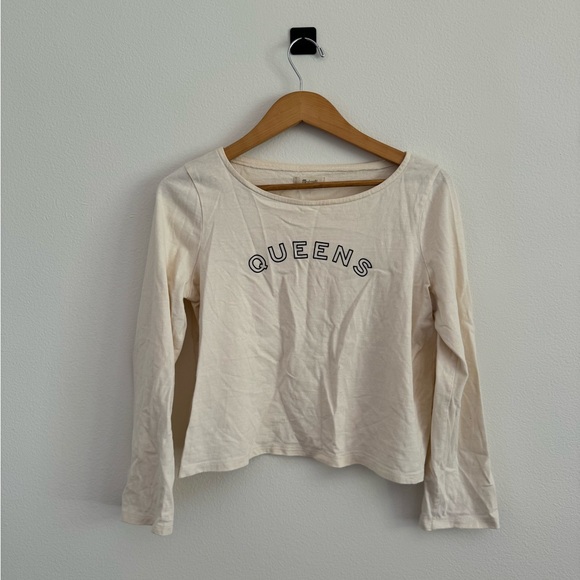 Madewell Graphic Queens Long Sleeve Tee in Cream - Picture 4 of 6
